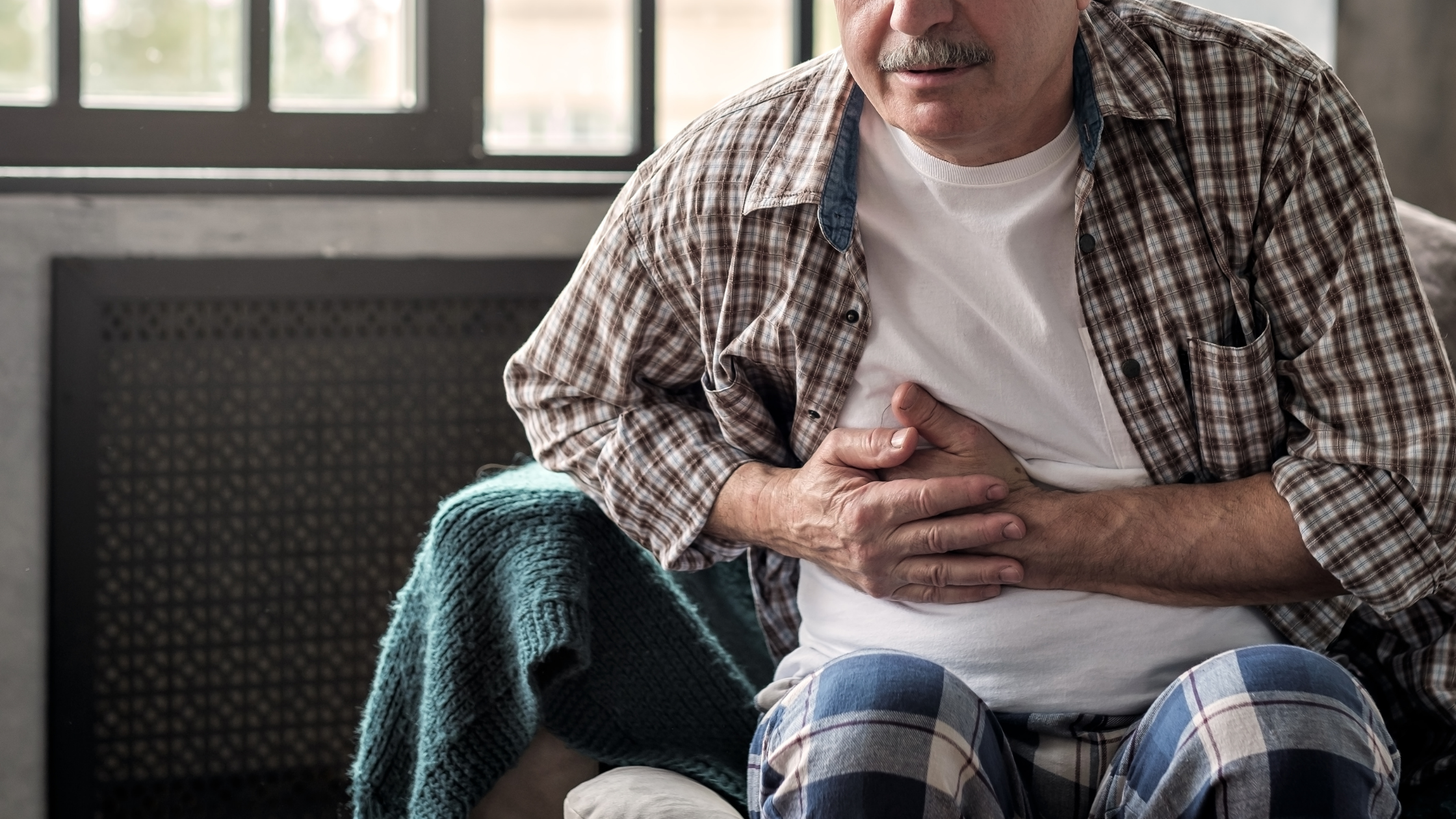 Pancreatite Sintomas, Causas e Quando Procurar Urgência